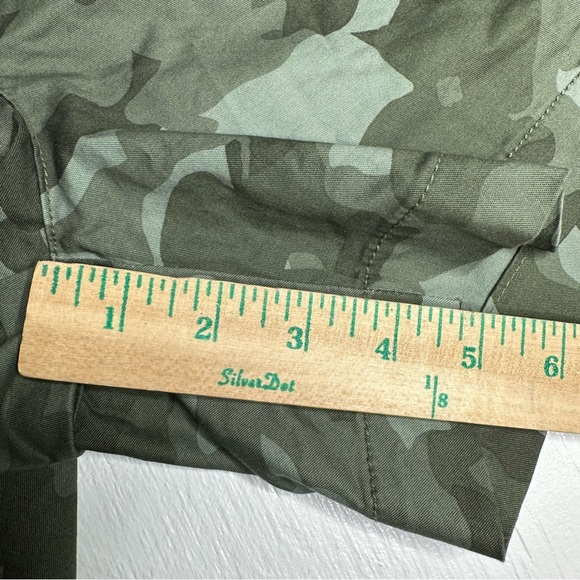 NEW Old Navy Chino Shorts Womens Size 2 Green Camo 5” Inseam Mid Rise Stretch - Picture 6 of 8